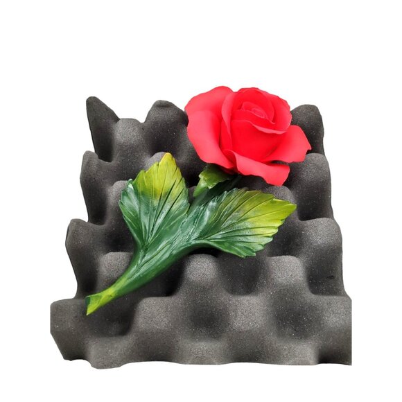 vintage capodimonte crown porcelain handmade by f.ee.viano. red rose by f.ee.via - Picture 1 of 4